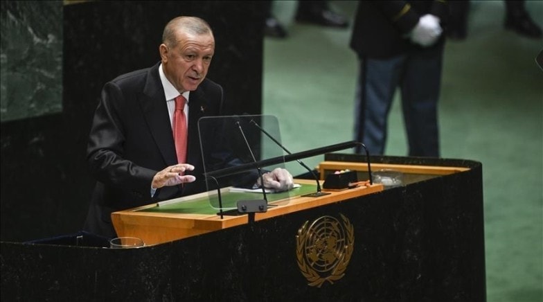 Erdogan sulmon Izraelin dhe shfrytëzon tribunën për retorikë kundër Perëndimit në konferencën e Ankarasë
