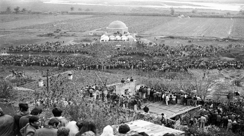16 nëntor 1990, Shqipëria i rikthehet besimit fetar